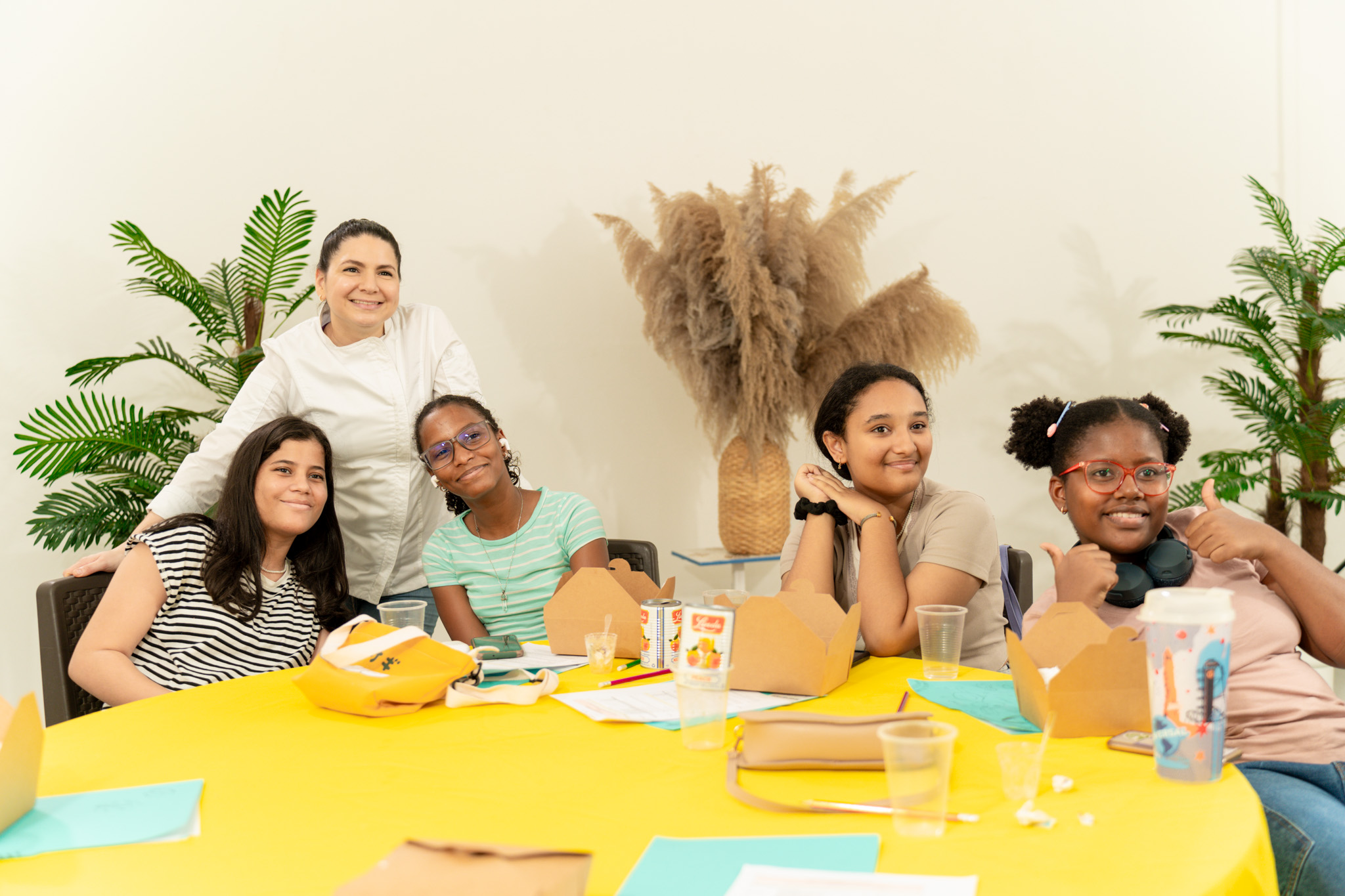 Grupo de personas colaborando